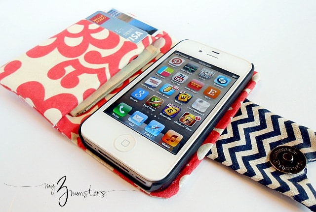 3. Lebih Praktis dengan Smartphone Case Plus Dompet Ini